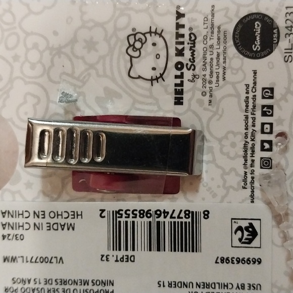 HELLO KITTY BIG BOW BADGE REEL - Picture 5 of 6